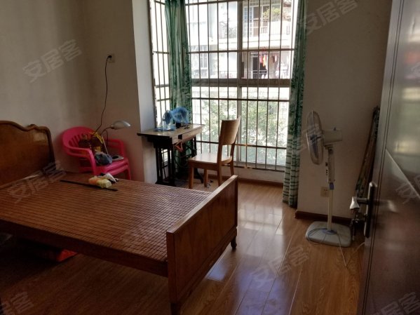 兴宁区 澳华花园 三房 92万 急售