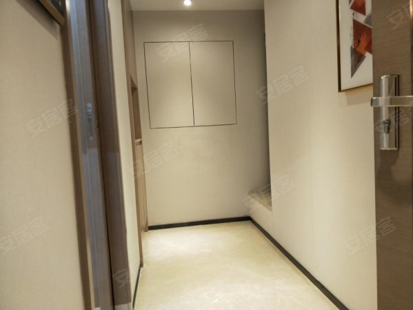 横琴中冶盛世国际广场 70年产权复试公寓4.8米